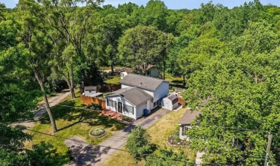 Building Photo - 336 Rustic Cir