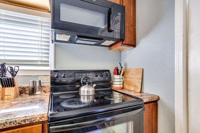 Building Photo - 507 Cambridge St