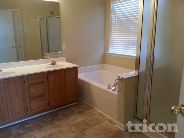 Building Photo - 4422 Little Moser Ln