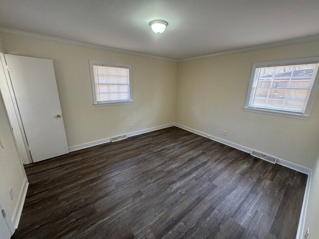 Building Photo - 3 Bedroom in Brentwood