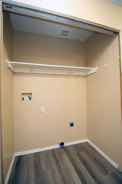 Building Photo - 3548-3548 NE 102nd Ave