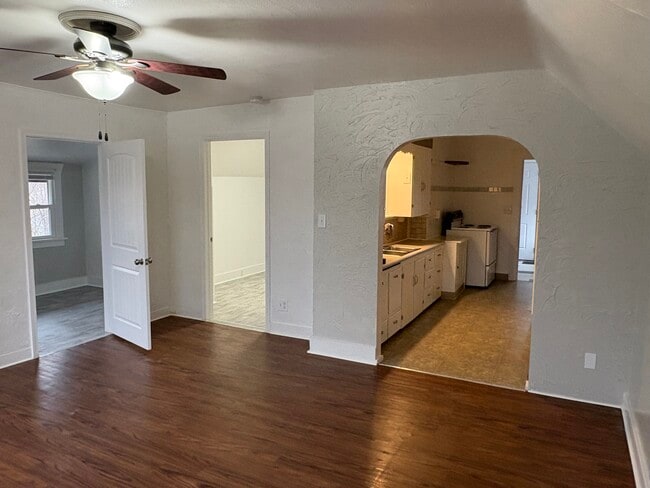 Building Photo - 4817 N Madison St