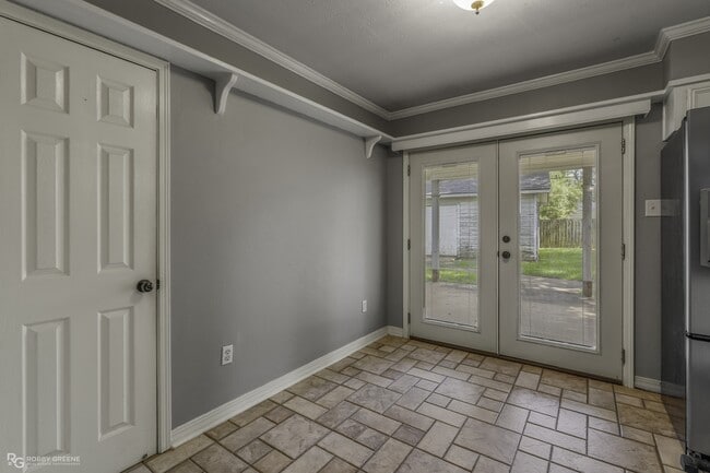 Building Photo - 1602 San Saba St