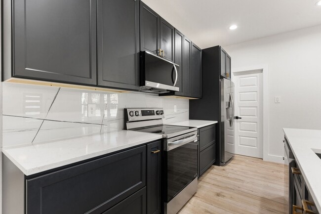 Building Photo - 150 Bandera Cir