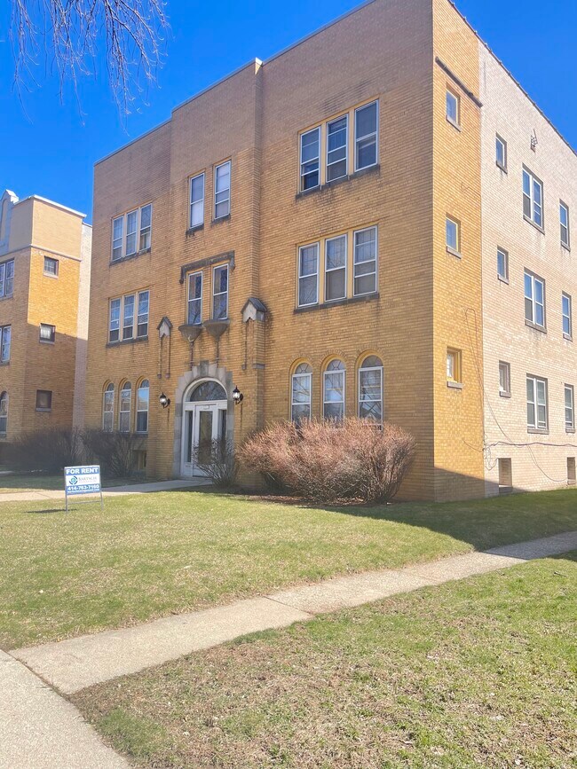 Primary Photo - 5511 W Martin Dr