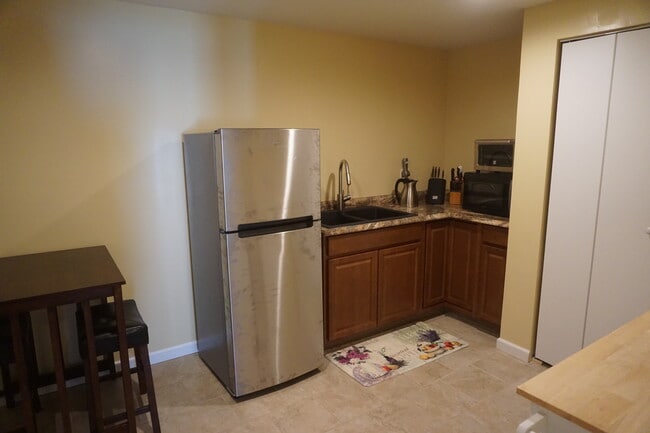 Building Photo - 7357 Crestleigh Cir
