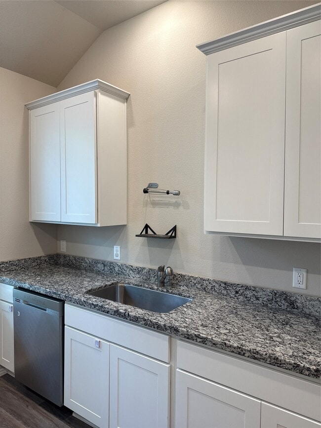 Building Photo - 20130 Parkway Ln