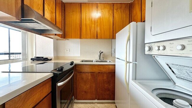 Building Photo - 2499 Kapiolani Blvd
