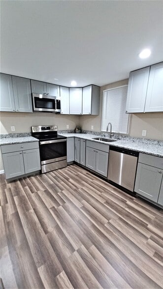 Kitchen - 135 Hamilton Ave