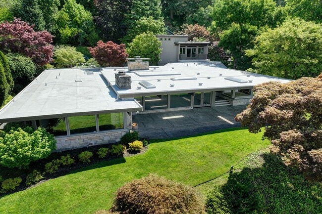 Building Photo - 1605 73rd Ave NE