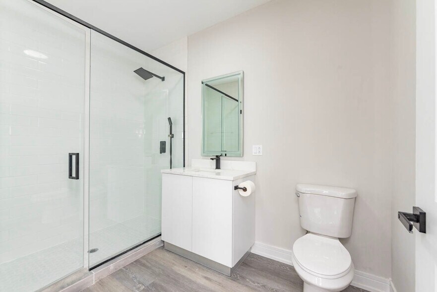 Building Photo - 2000 W 22nd Pl