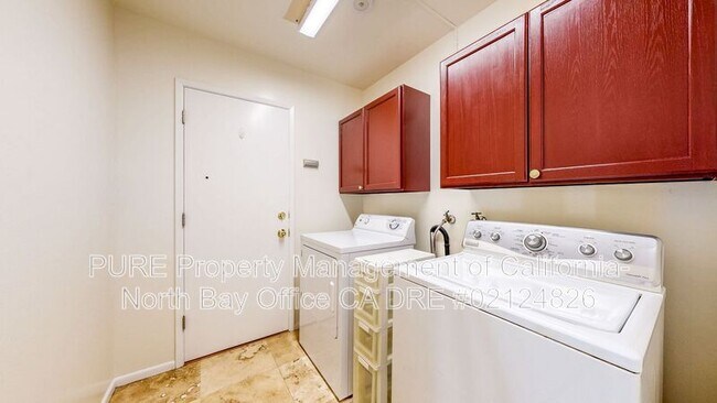 Building Photo - 351 Belhaven Cir