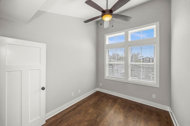 Building Photo - 505A Moore Ave