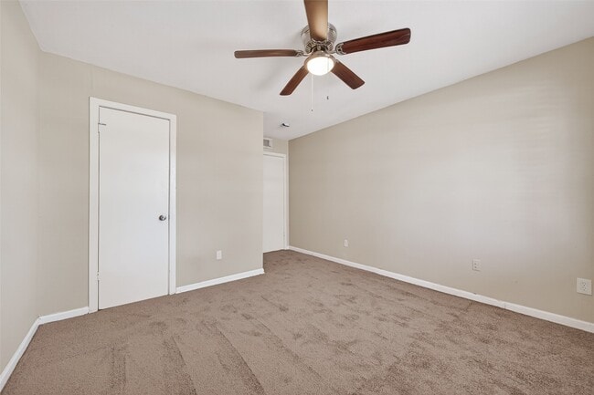 Building Photo - 3927 Prudence Dr