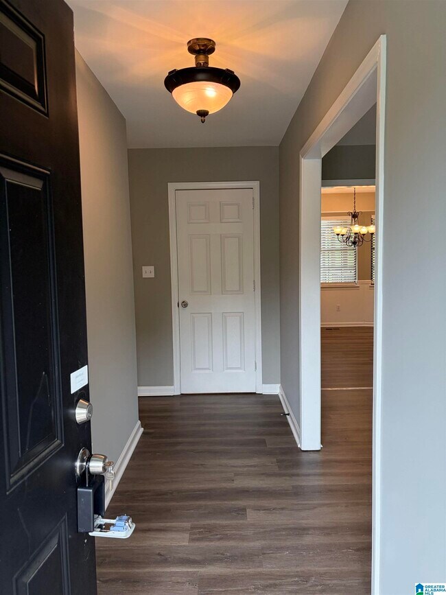 Building Photo - 6877 Briarwood Dr