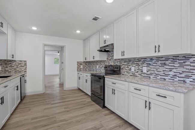 Building Photo - 514 Canyon Ridge Dr