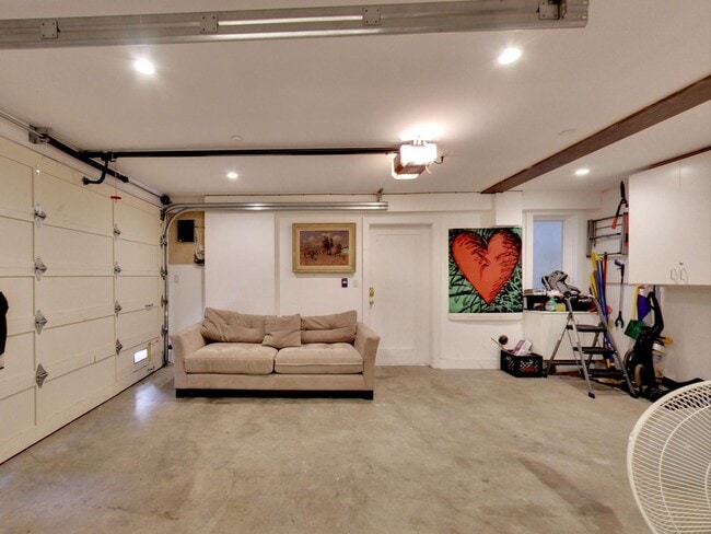 Building Photo - Luxury 5 Bed, 3.5 Bath Home in the Mission! Check out Virtual Tour!