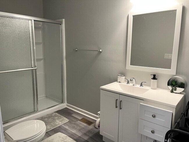 Building Photo - 176 Harness Way