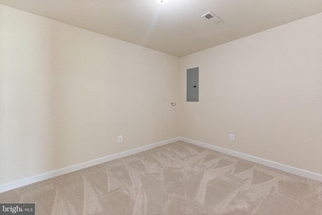 Building Photo - 555 English Oak Ln