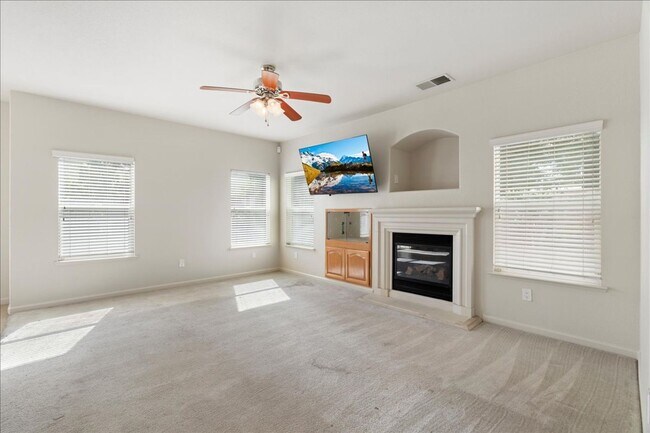 Building Photo - 7 Pewter Ct