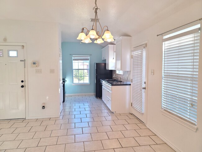 Building Photo - 2637 Symphony Park Dr