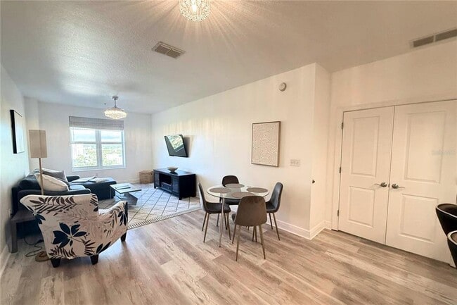 Building Photo - 628 Cleveland St