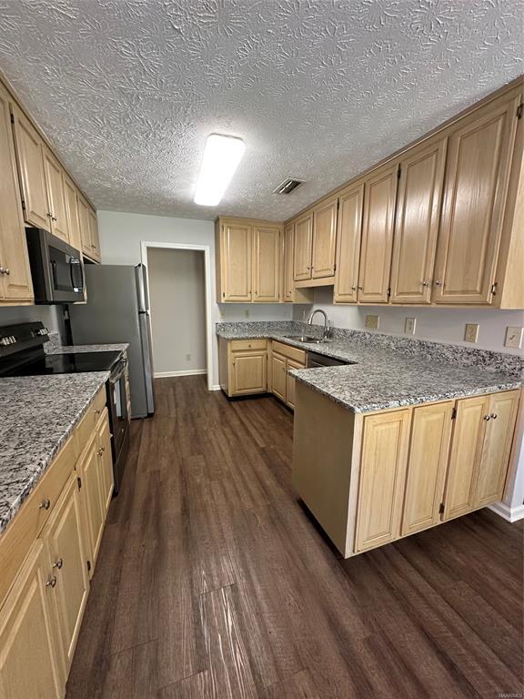 Building Photo - 7204 Brampton Ln