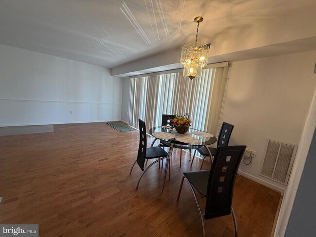 Building Photo - 7352 Lee Hwy