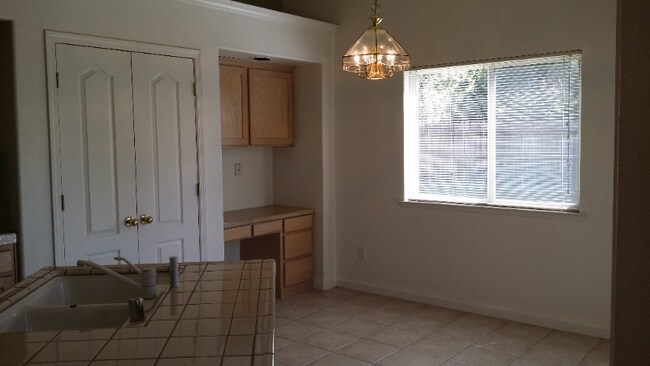 Building Photo - 93720 zip Willow and Nees