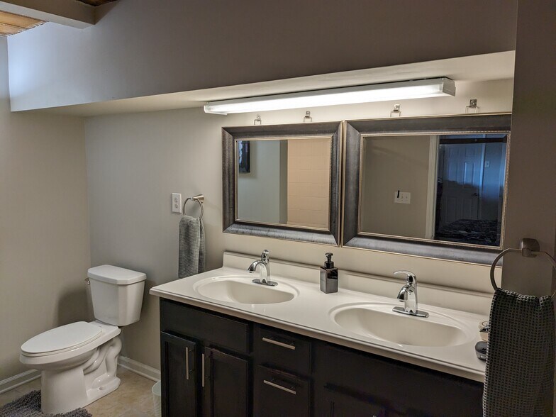 master bath - 201 S Hoskins Rd