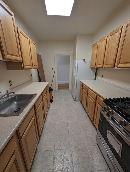 Kitchen - 7612 Park Ave