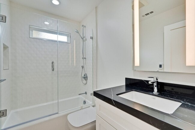 Building Photo - Gorgeous 4 Bed 3 Bath House on a Corner Lot!