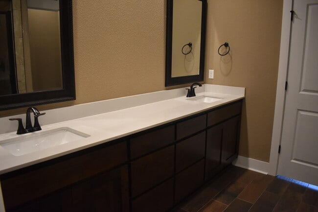 Building Photo - Upscale 4 Bedroom 3.5 Bathroom Home in Fayetteville!!