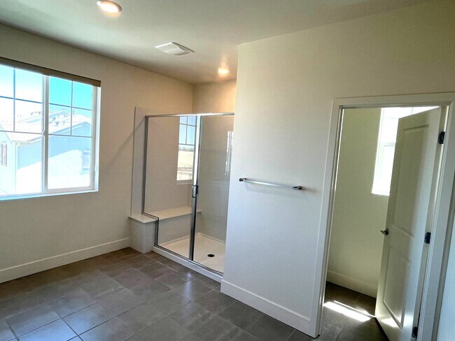 Building Photo - Spacious 4-Bedroom Home in Prime Tracy Loc...