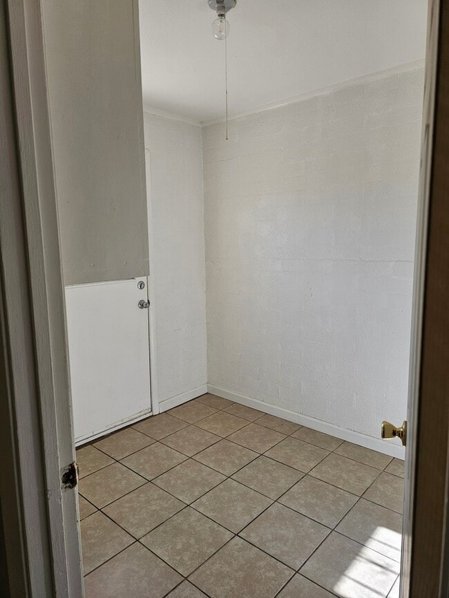 Building Photo - 739 W Padre Kino Dr