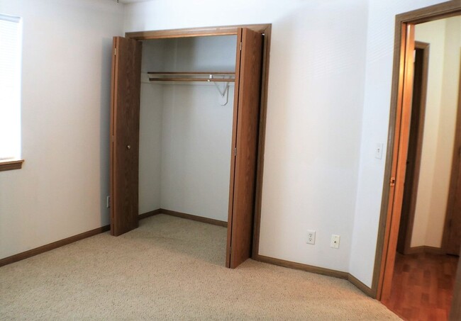 Building Photo - $1,125 | 2 Bedroom, 1 Bathroom Condo | No ...