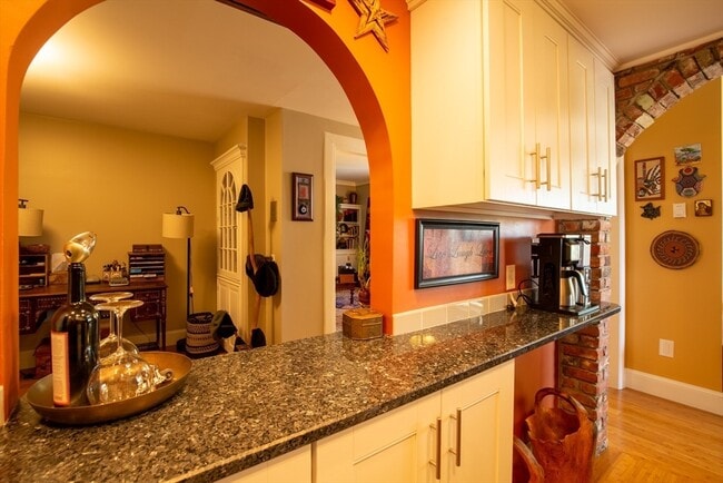 Building Photo - 1401 Great Pond Rd