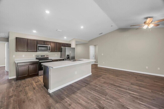 Building Photo - 574 NW Bayshore Blvd