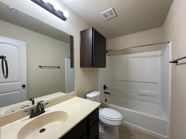 Building Photo - Townhome for rent