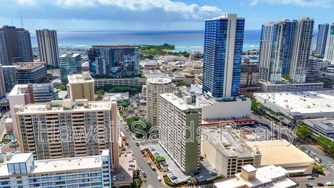 Building Photo - 780 Amana St