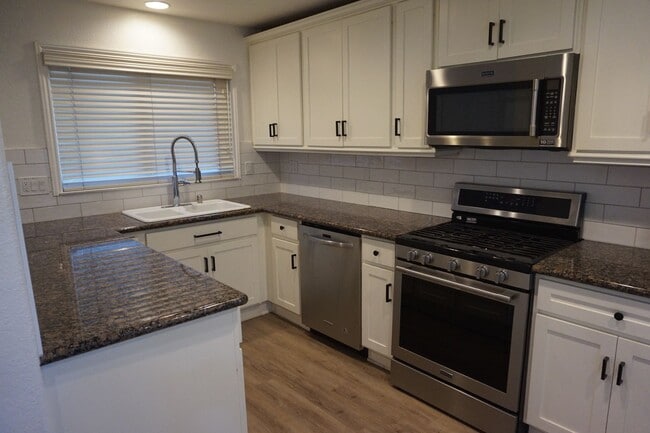 Building Photo - 2423 Minuteman Way