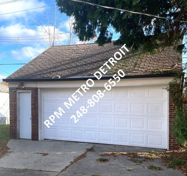 Building Photo - Newly Renovated Bungalow Home In Detroit