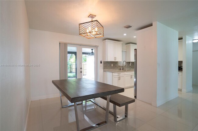 Building Photo - 9841 Dominican Dr