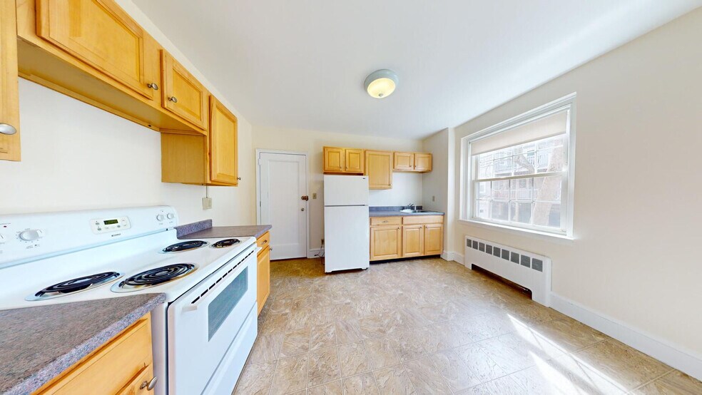 Primary Photo - 532 Belmont St