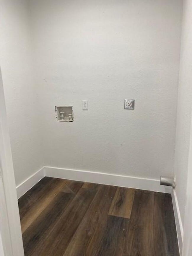 Building Photo - Remodel, large lot