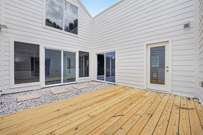 Building Photo - 7111 Halfpenny Rd