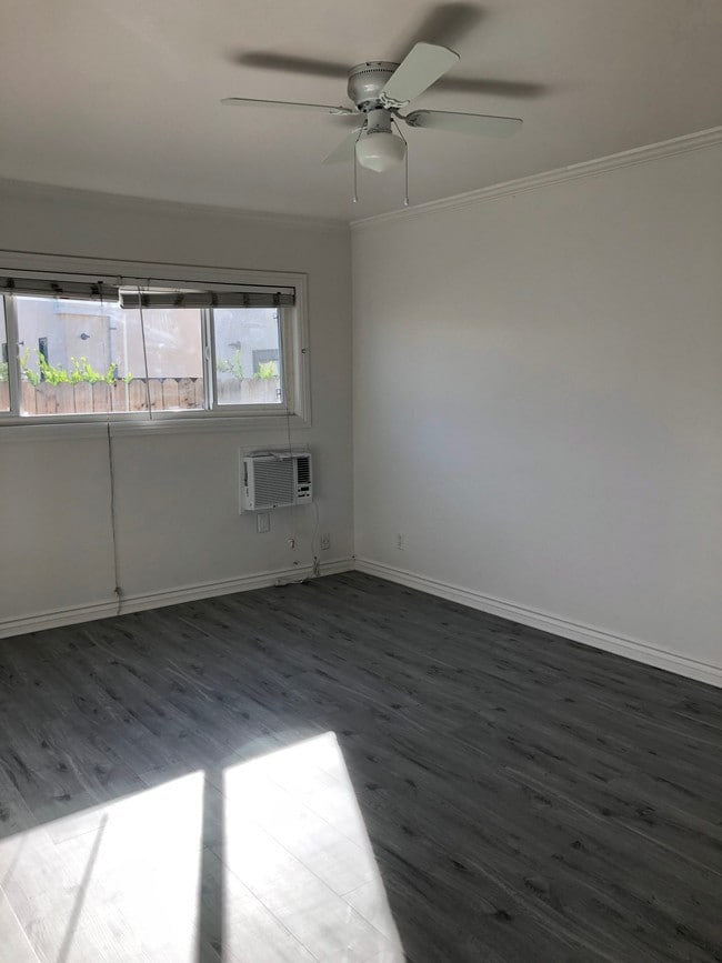 Building Photo - 1114 6th St Santa Monica 90403