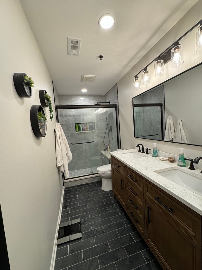 Building Photo - 906 Thornwood Dr