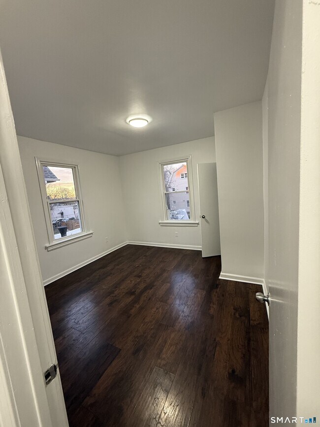 Building Photo - 127 Eagle St