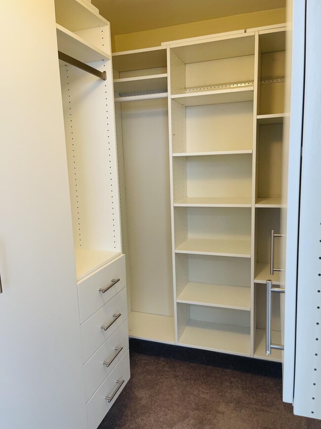 Building Photo - 1743 Village Blvd